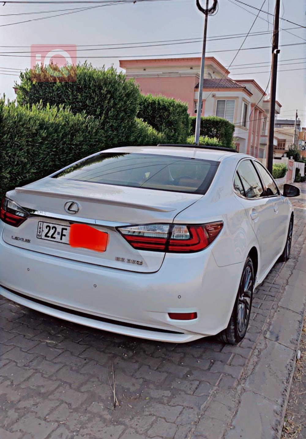 Lexus ES